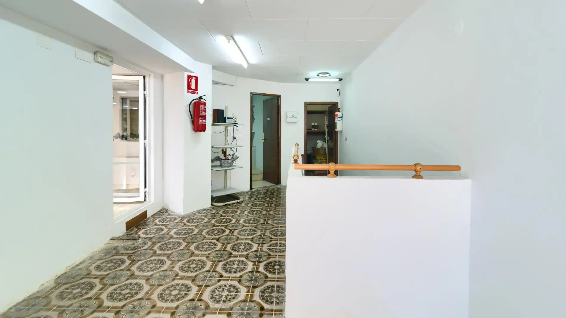 Commercial properties for sale in Carrer del Doctor Nicasi Benlloch, 18, Barrio de Benicalap Commercial properties for sale in Valencia with Air Conditioner and Alarm