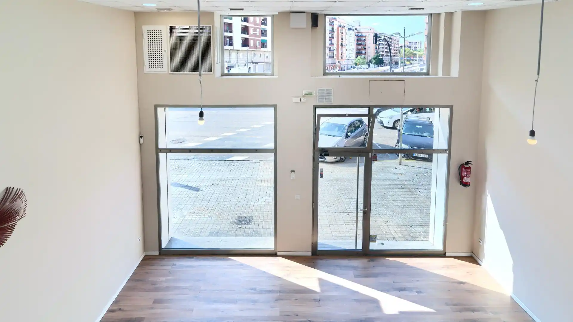 Commercial properties for sale in Carrer del Doctor Nicasi Benlloch, 18, Barrio de Benicalap Commercial properties for sale in Valencia with Air Conditioner and Alarm