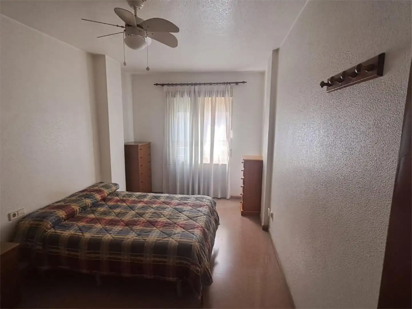 Casa adosada en venta en Calle Miguel Hernández, 24, Almoradí Habitación de Casa adosada en venta en Almoradí