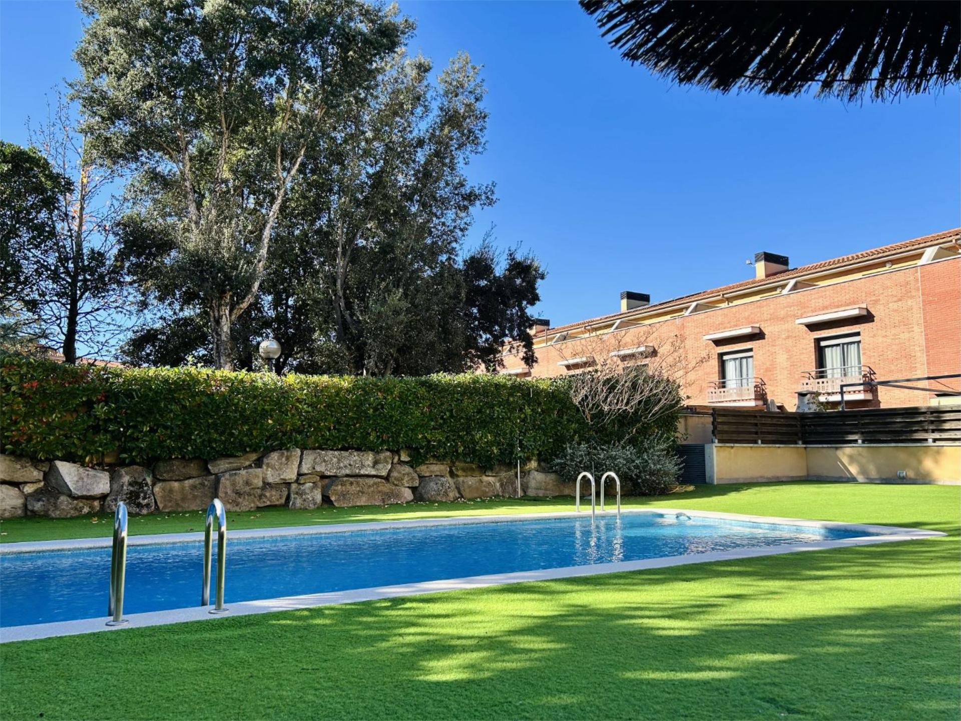 Piscina de Casa adosada en venta en Vilanova del Vallès con Aire acondicionado, Calefacción y Jardín privado