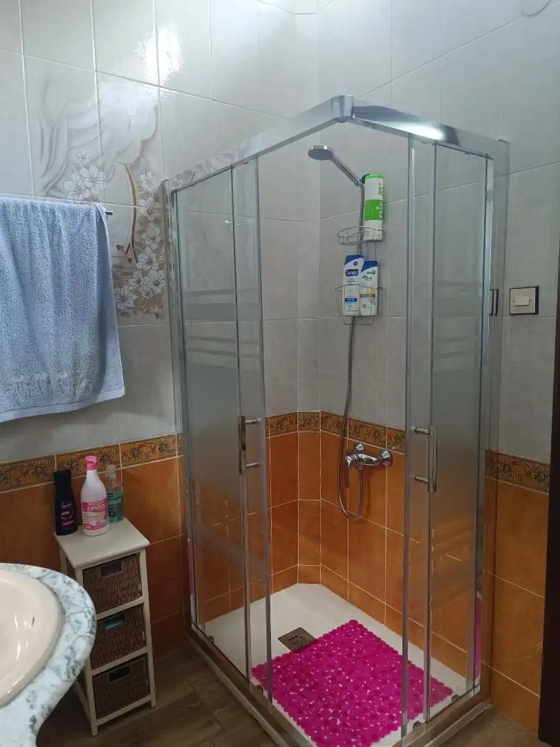 Bany de Pis en venda en Santa Coloma de Gramenet amb Aire condicionat, Calefacció i Jardí privat