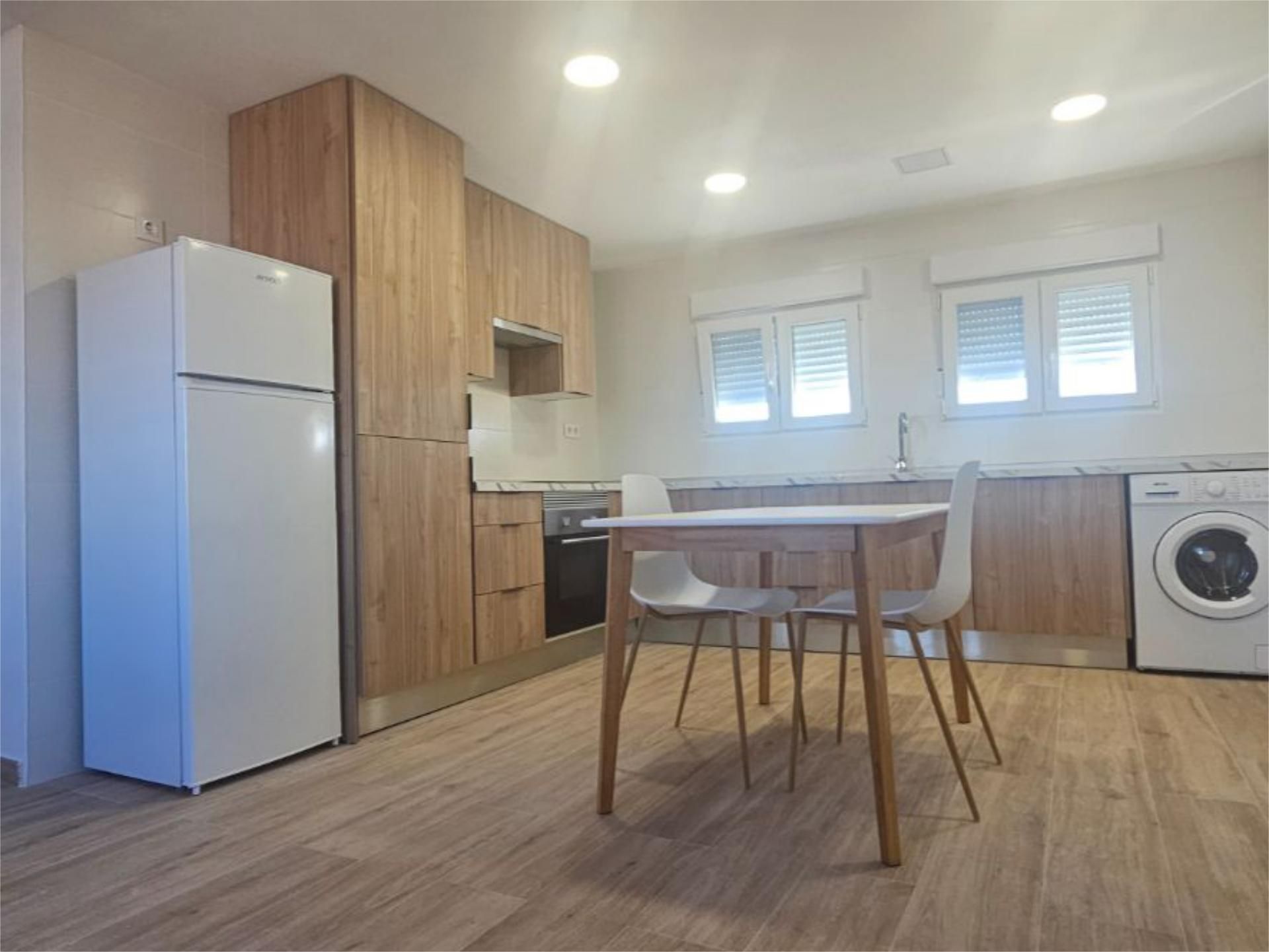 Cuina de Pis de lloguer en Reus amb Aire condicionat, Calefacció i Moblat