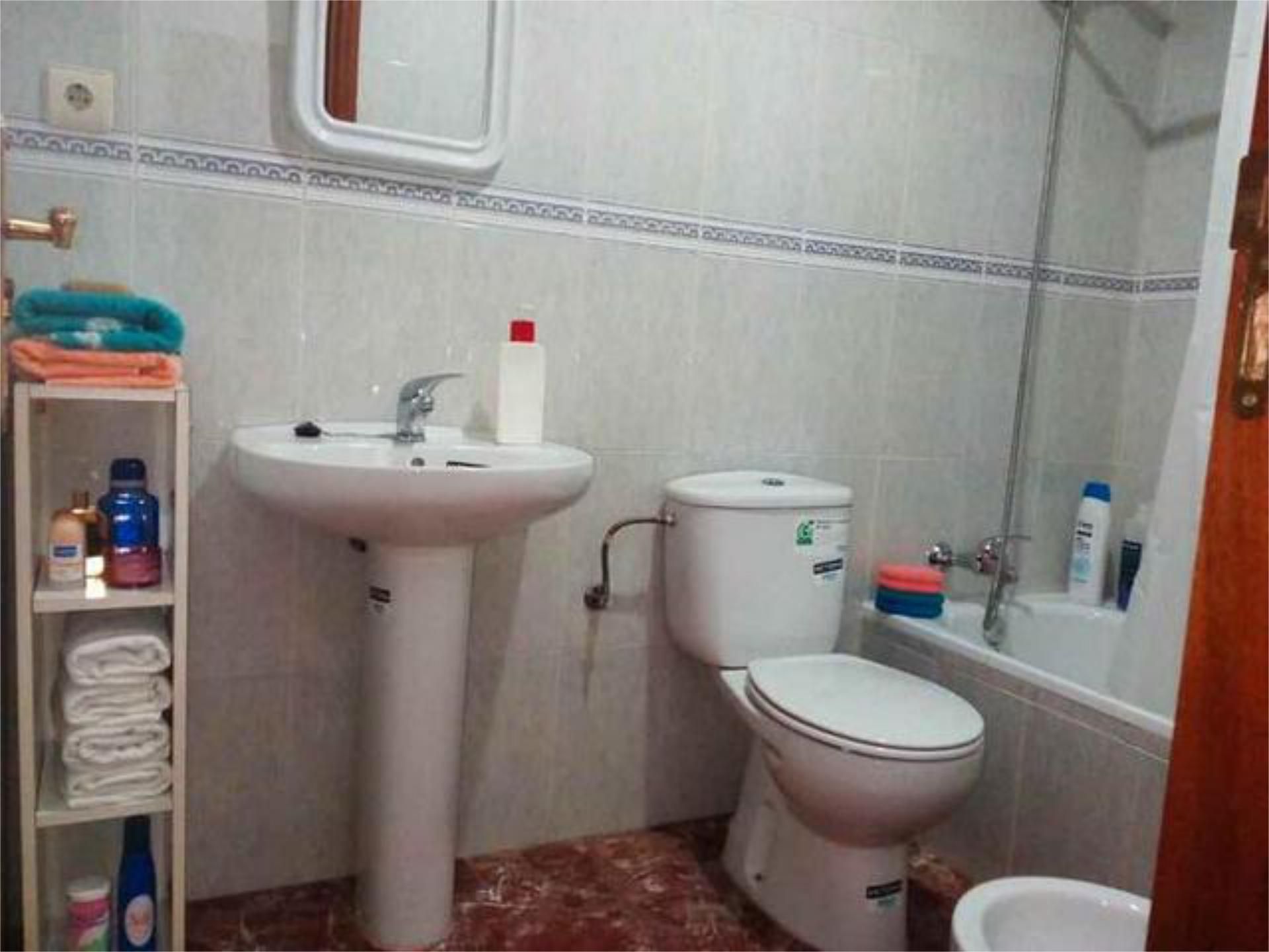 Bathroom of Flat to rent in Baza  with Heating and Furnished