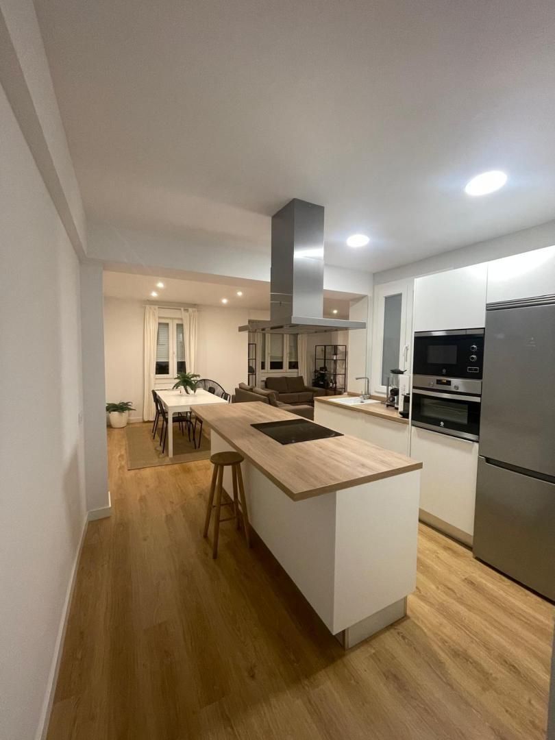 Cuina de Pis de lloguer en  Logroño amb Calefacció, Parquet i Moblat