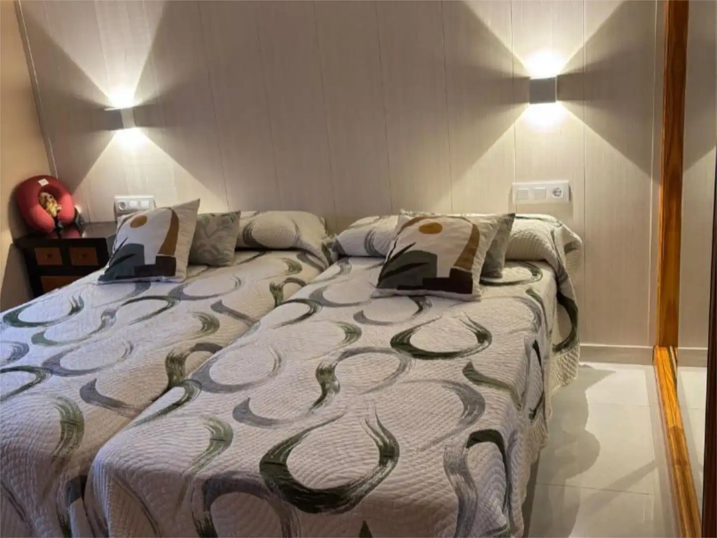 Casa o chalet en venta en Plaza Mayor Pradochan, 1, Zona Sur - Av. de España - San Miguel Habitación de Casa o chalet en venta en Plasencia con Aire acondicionado, Calefacción y Jardín privado