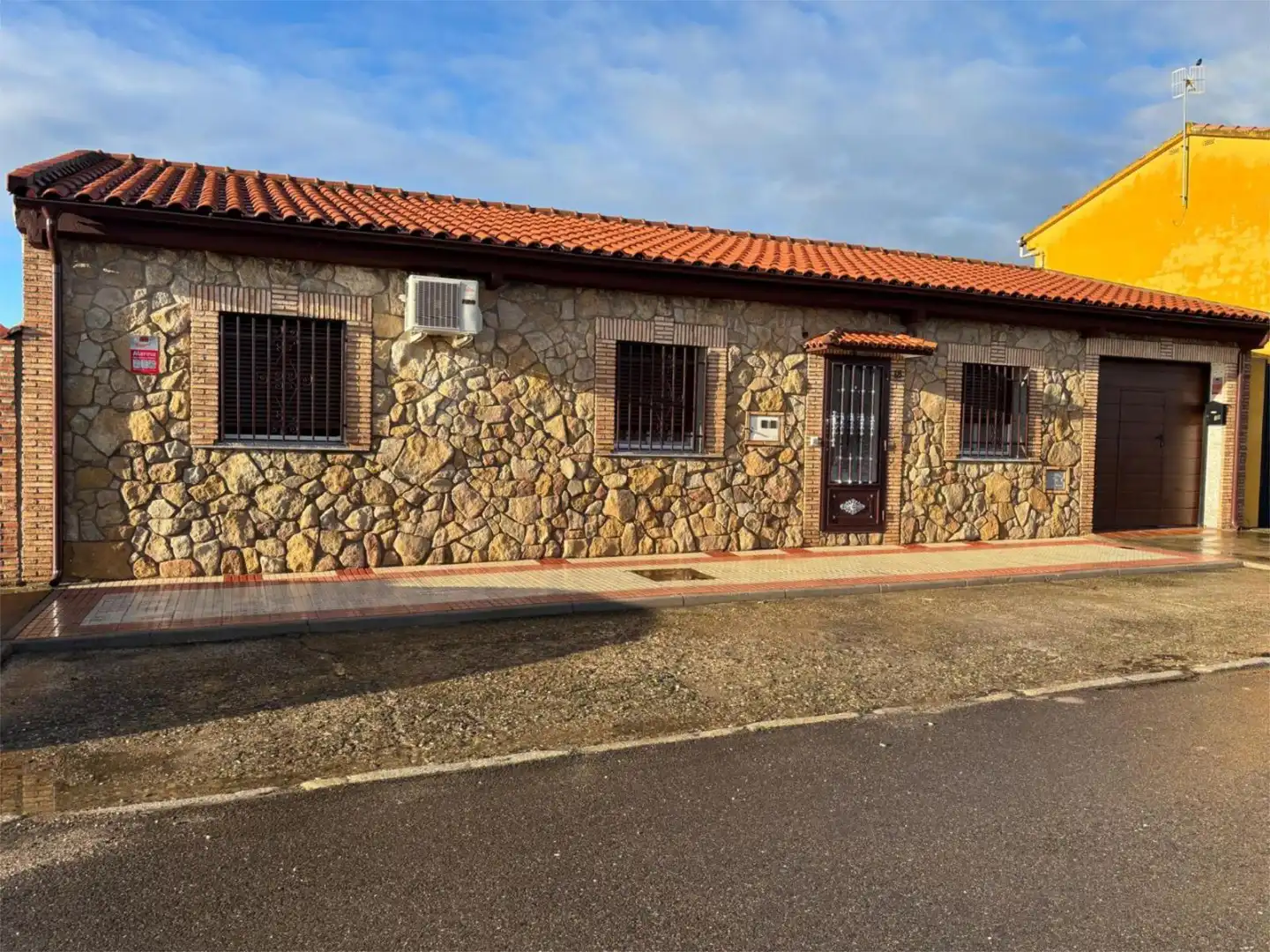 Casa o chalet en venta en Plaza Mayor Pradochan, 1, Zona Sur - Av. de España - San Miguel Vista exterior de Casa o chalet en venta en Plasencia con Aire acondicionado, Calefacción y Jardín privado