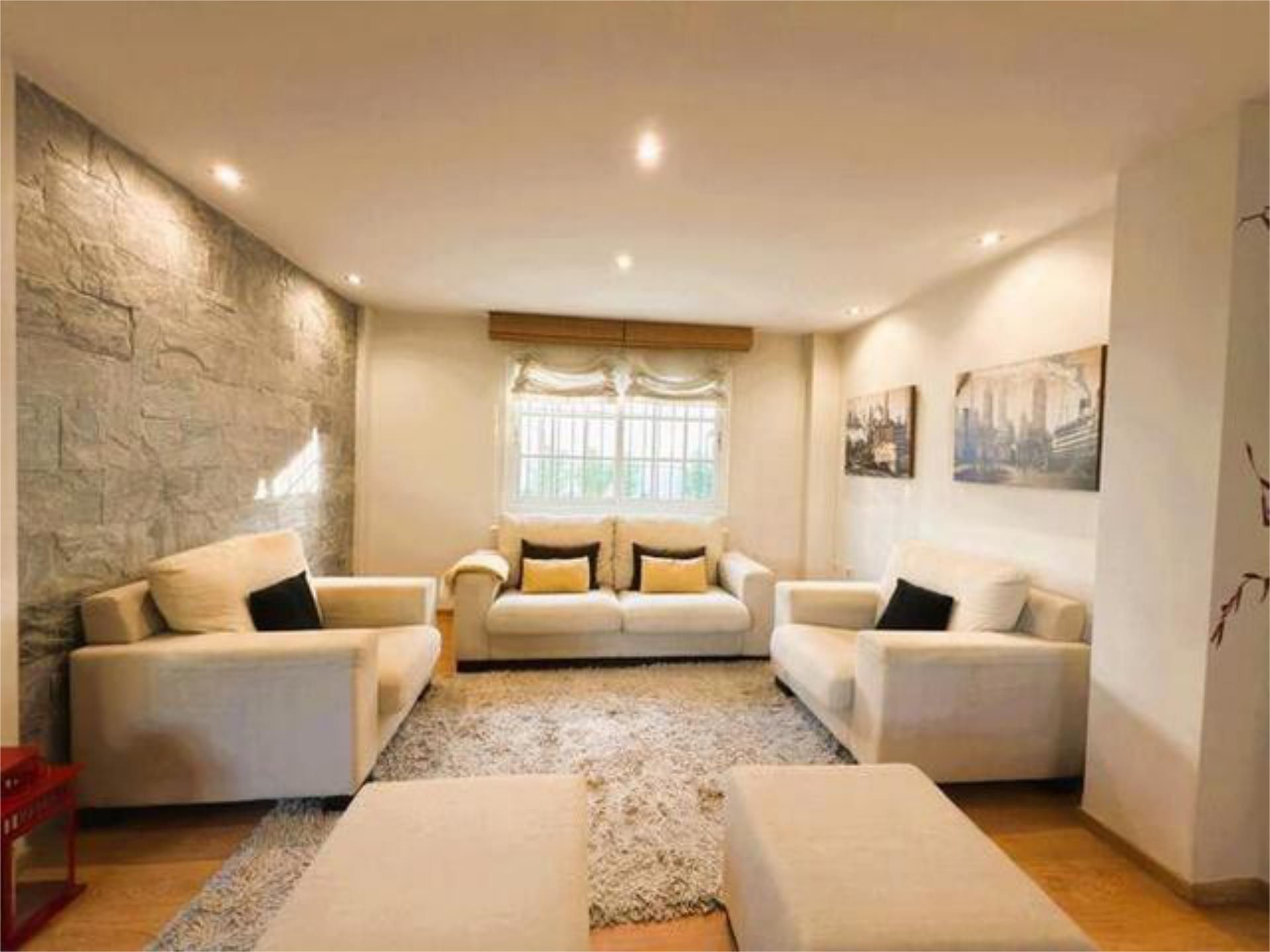 Sala d'estar de Casa adosada en venda en Alhaurín de la Torre amb Terrassa i Piscina