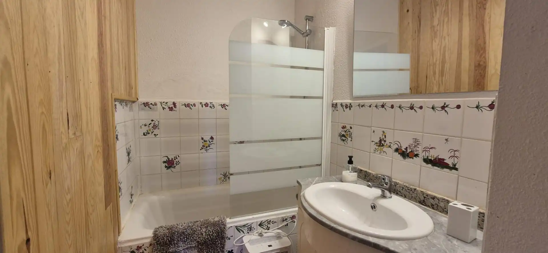 Bathroom of Flat for rent in Eyne  with Heating, Private garden and Parquet flooring