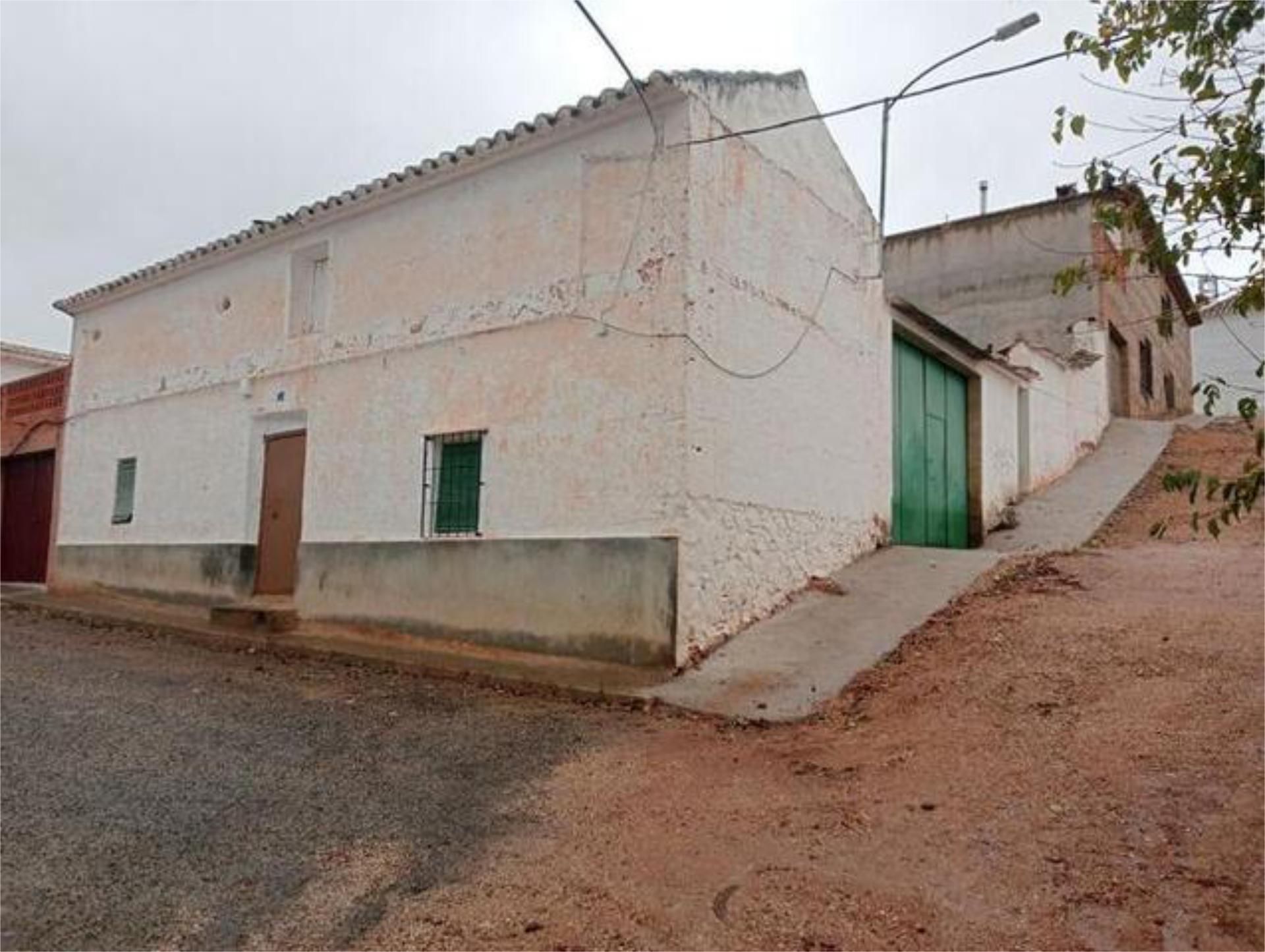 Exterior view of House or chalet for sale in Alcubillas  with Private garden and Storage room