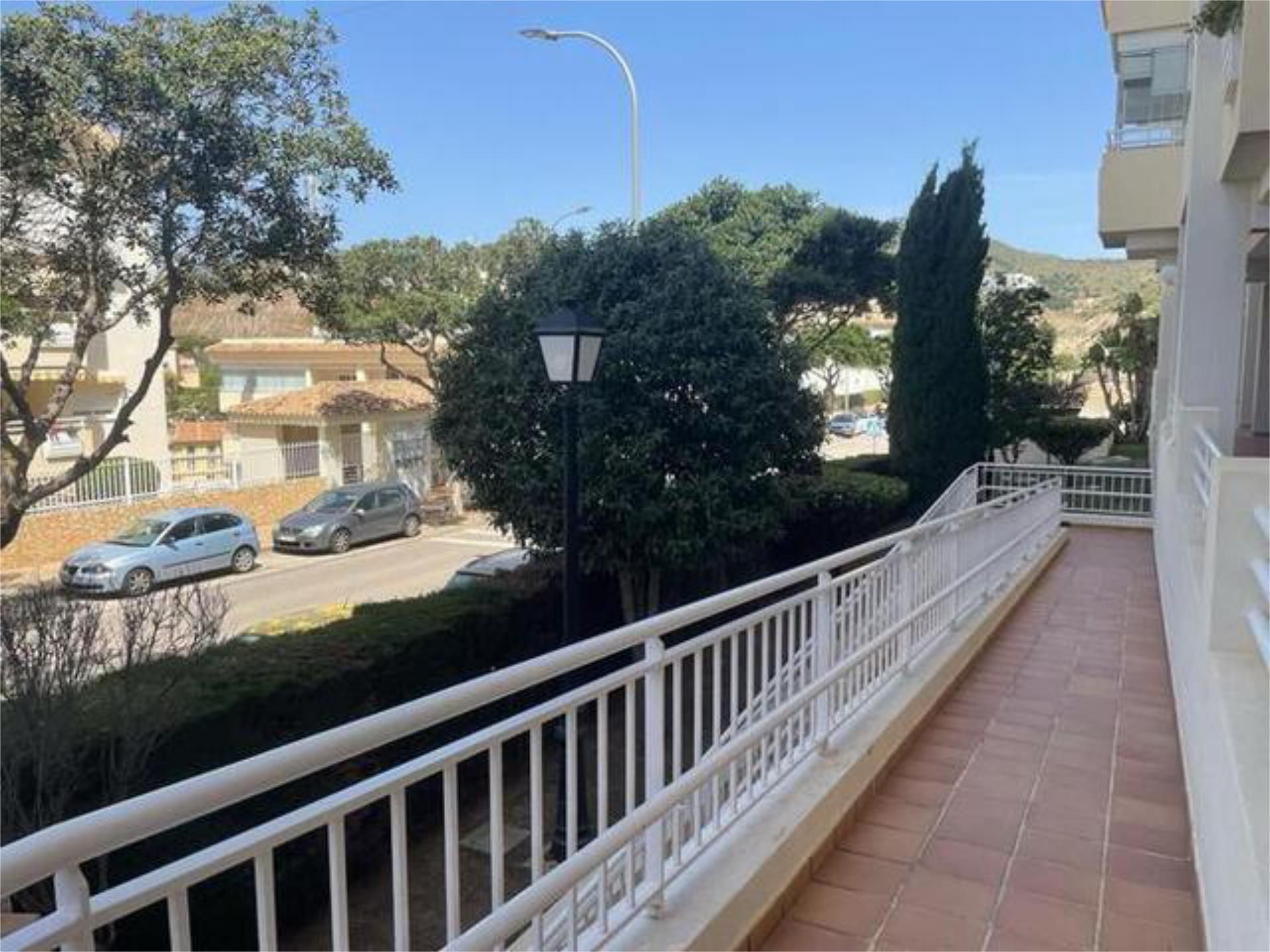 Vista exterior de Àtic de lloguer en Rincón de la Victoria amb Jardí privat, Terrassa i Traster