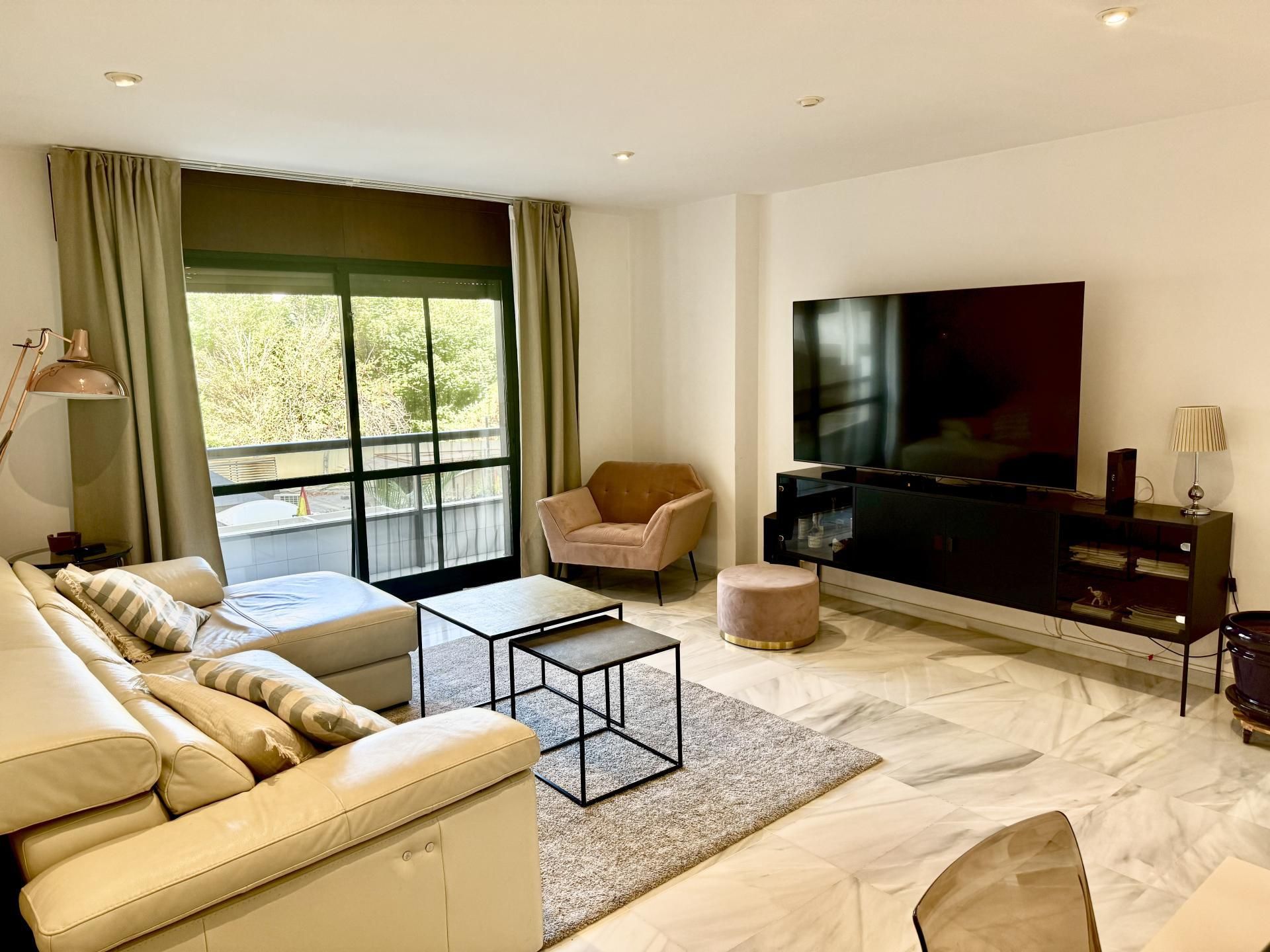 Pis en venda a Carretera de Almería, 13, Oliveros - Altamira Sala d'estar de Pis en venda en Almería Capital amb Aire condicionat, Aparcament comunitari i Balcó