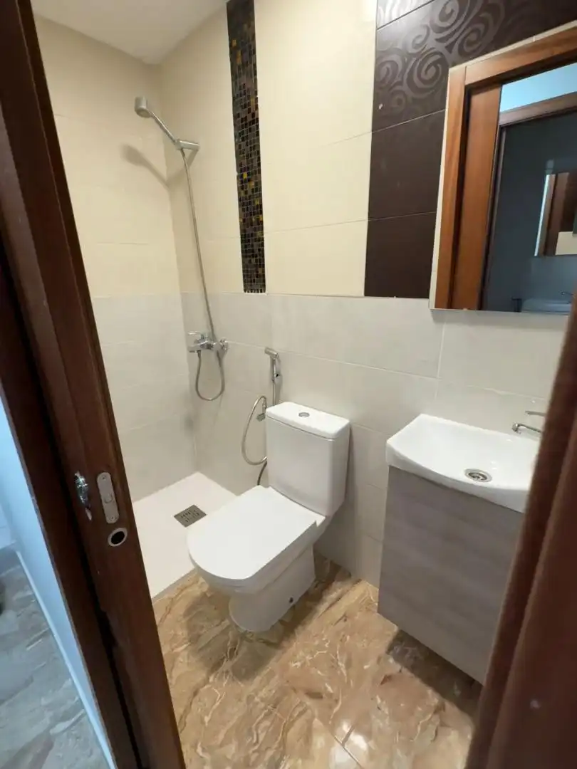 Habitació a Calle General Polavieja, 17, El Industrial Bany de Pis per a compartir en Melilla amb Aire condicionat i Moblat