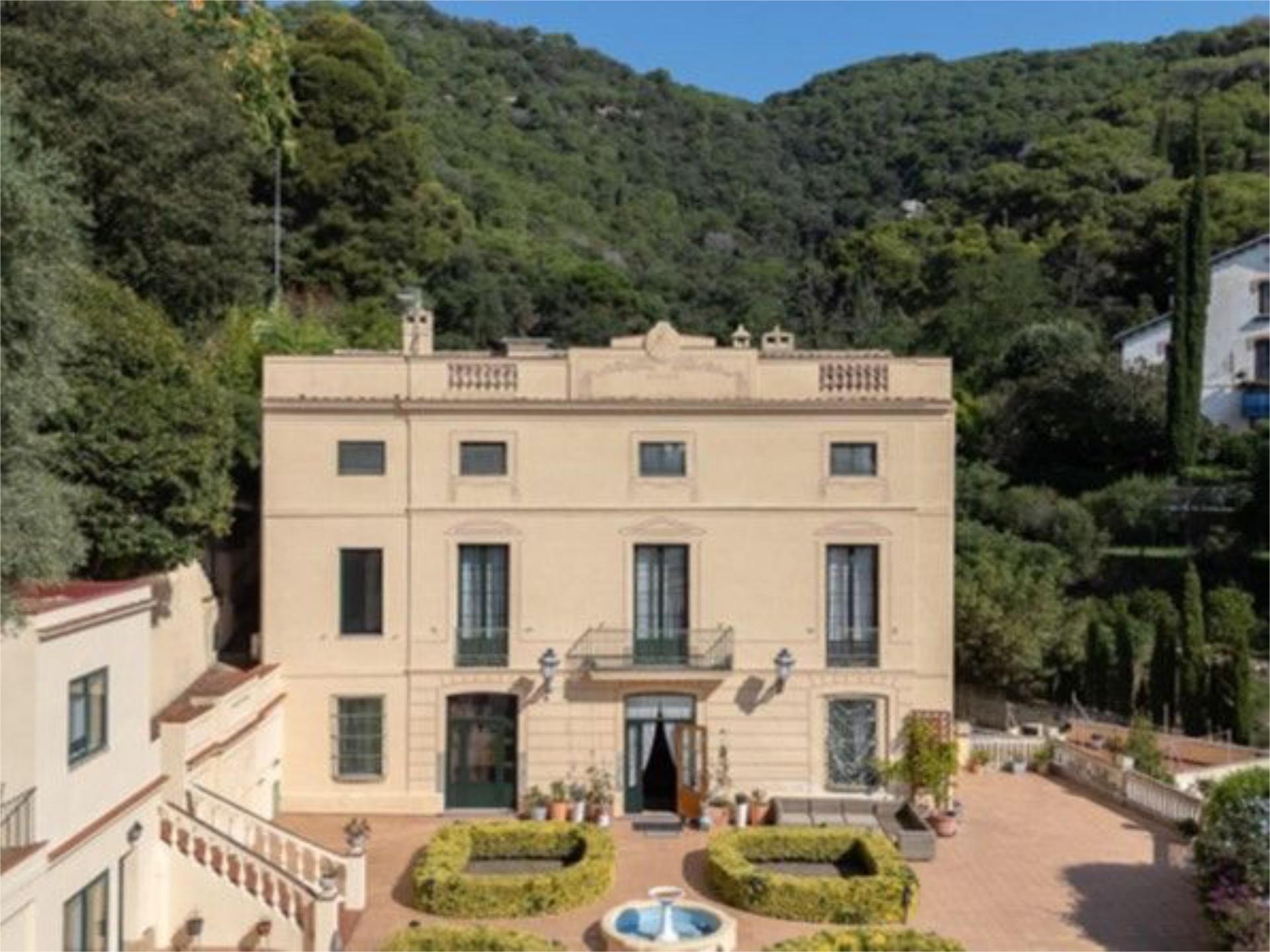 Vista exterior de Finca rústica en venda en Premià de Dalt amb Aire condicionat, Calefacció i Jardí privat