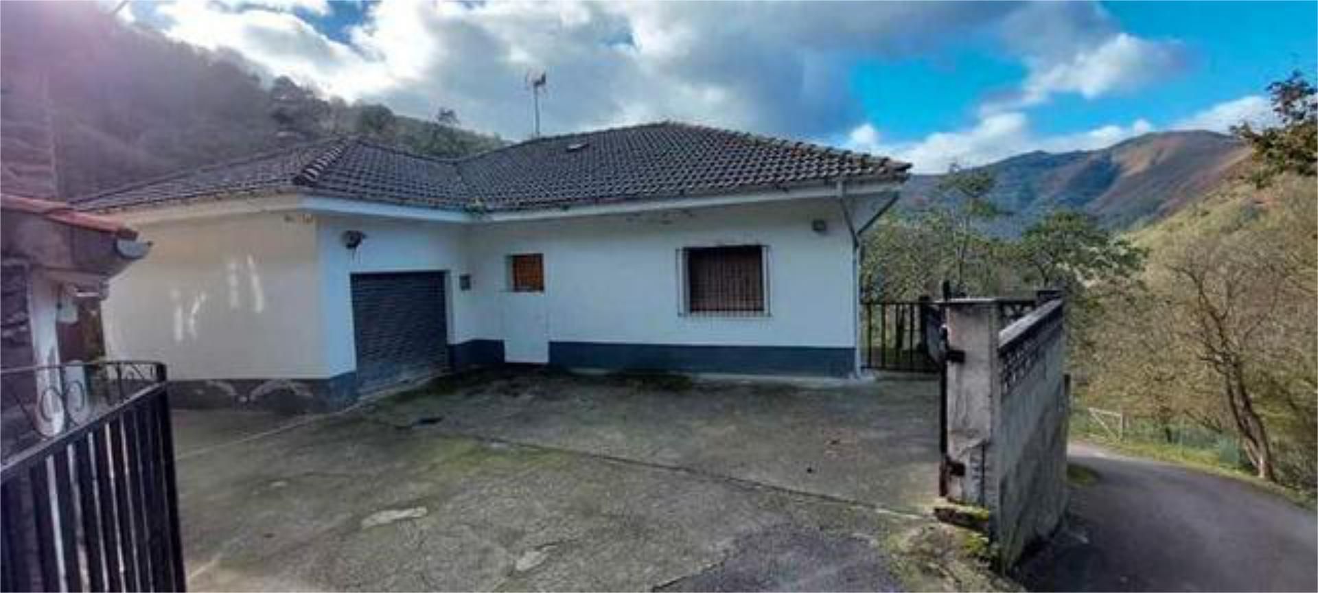 Exterior view of Single-family semi-detached for sale in Mieres (Asturias)  with Heating, Private garden and Terrace