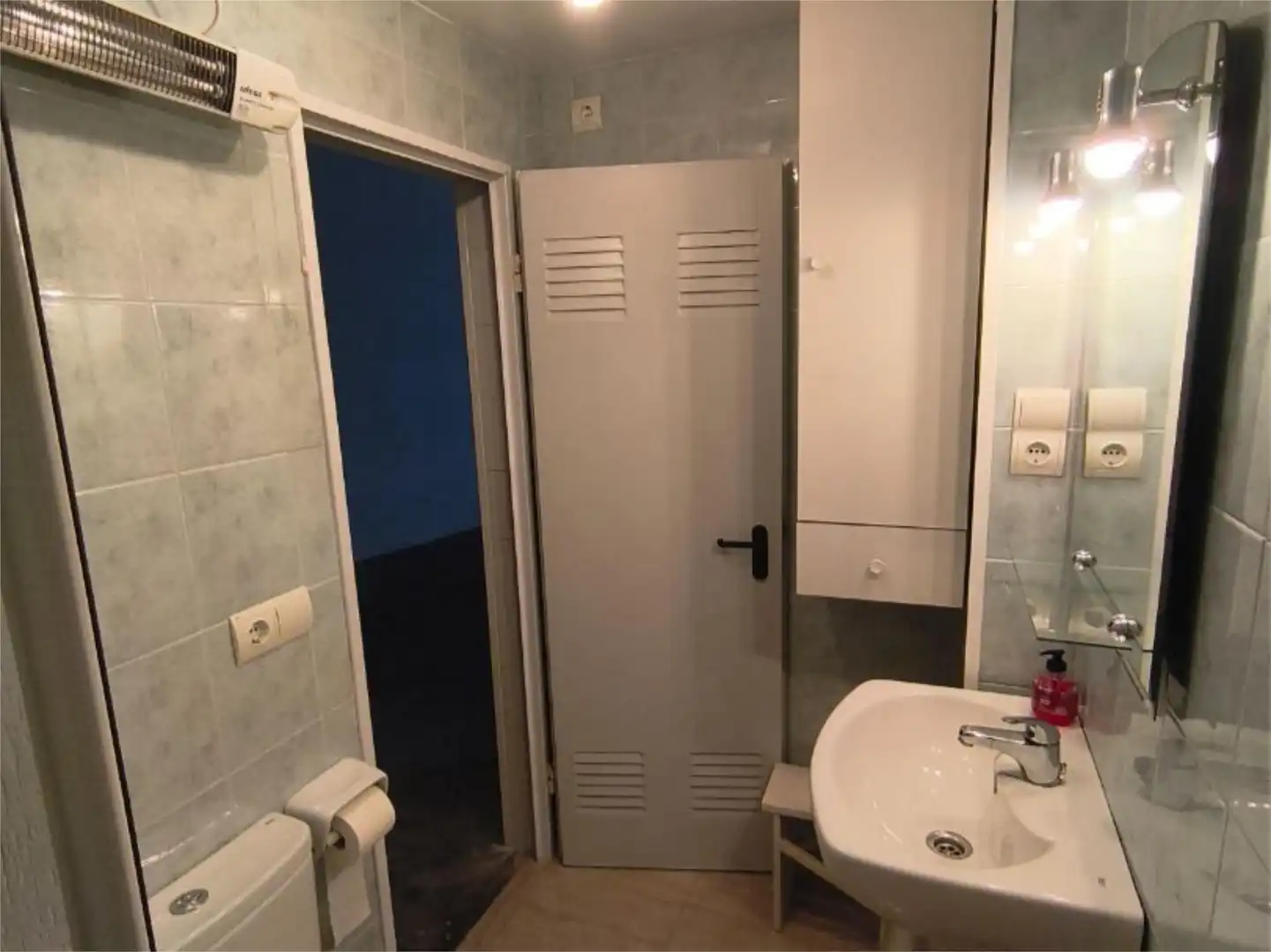 Detached homes for sale in Carrer Barcelona, 33, Zona Hospital Bathroom of Detached homes for sale in Amposta with Air Conditioner, Terrace and Balcony