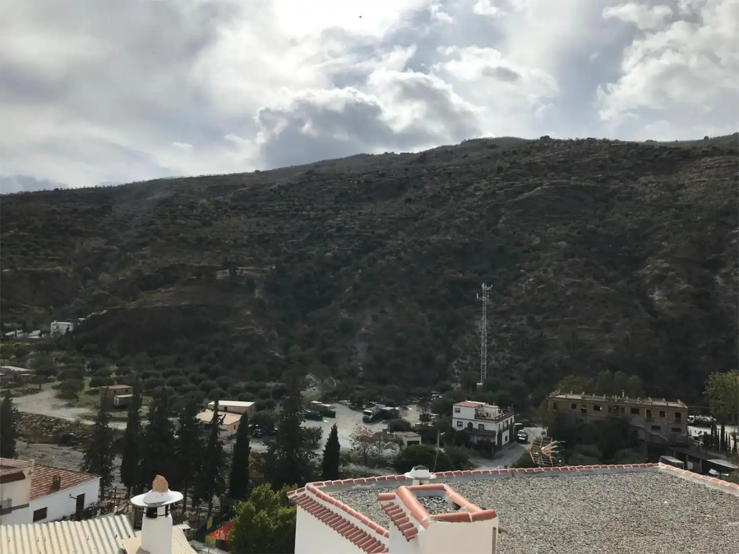 Vista exterior de Casa adosada en venda en Torvizcón amb Aire condicionat, Terrassa i Balcó
