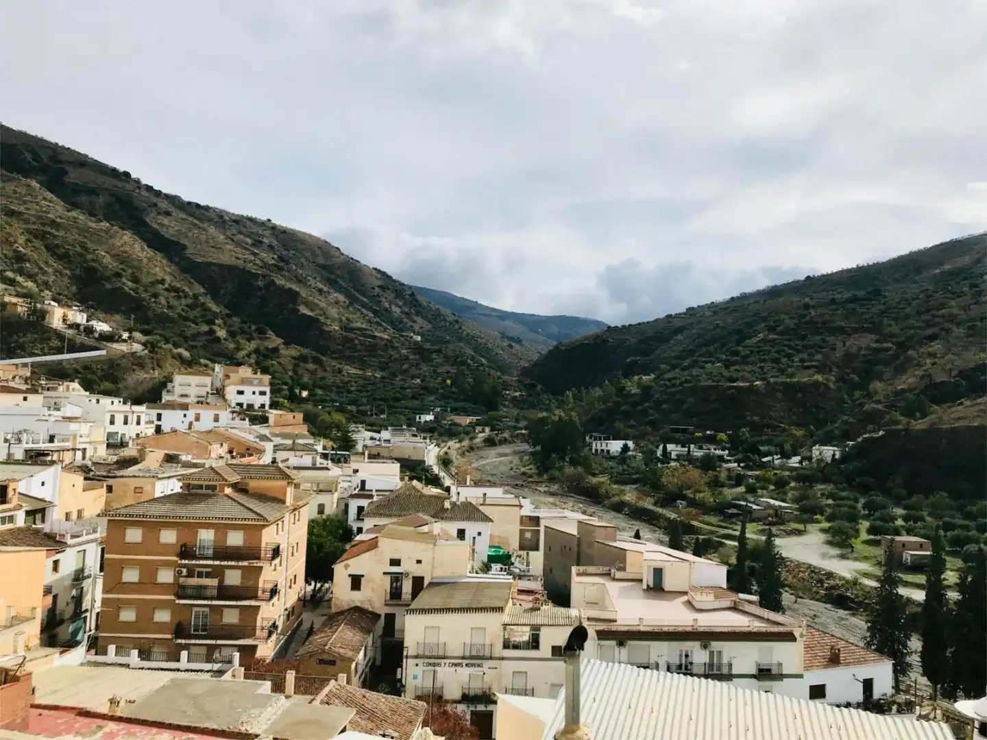 Vista exterior de Casa adosada en venda en Torvizcón amb Aire condicionat, Terrassa i Balcó