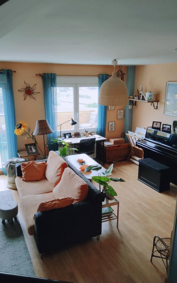 Sala d'estar de Casa adosada en venda en Cabanillas de la Sierra amb Calefacció, Parquet i Terrassa