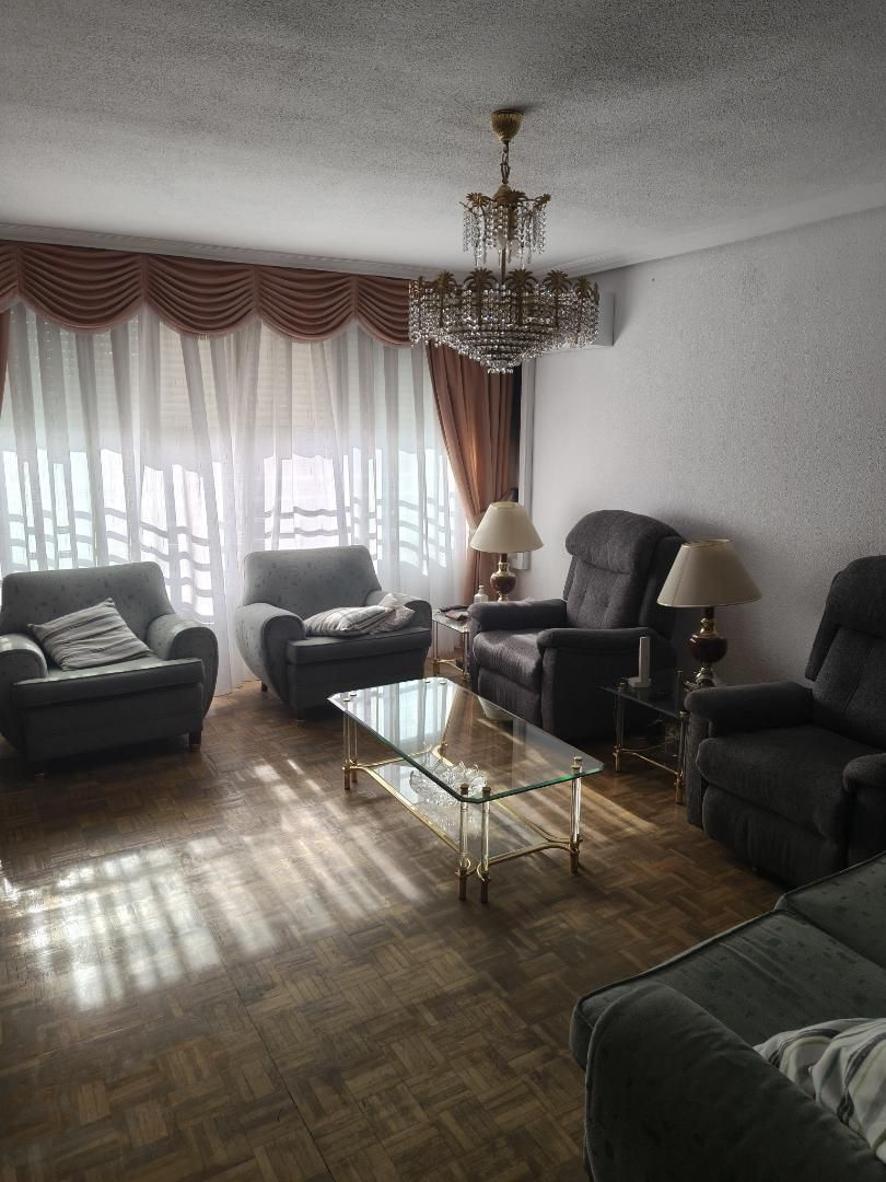 Sala d'estar de Pis en venda en  Madrid Capital amb Aire condicionat, Calefacció i Parquet