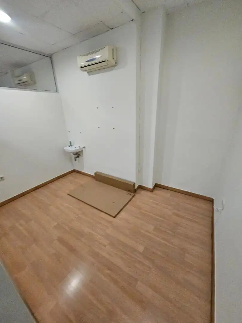 Commercial properties for rent in Carrer de Benicarló, 21, Barrio de Benimaclet Commercial properties for rent in Valencia with Air Conditioner, Heating and Parquet flooring