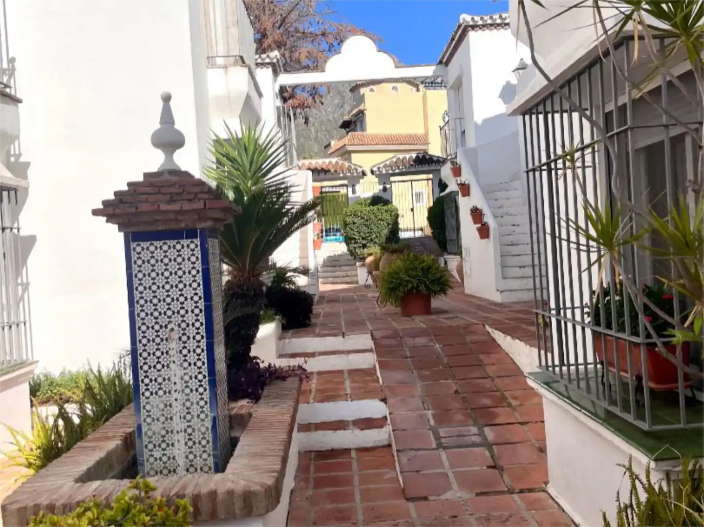 Piso en venta en Camino de los Manchones, 4, Nagüeles Alto Vista exterior de Piso en venta en Marbella con Aire acondicionado, Calefacción y Jardín privado