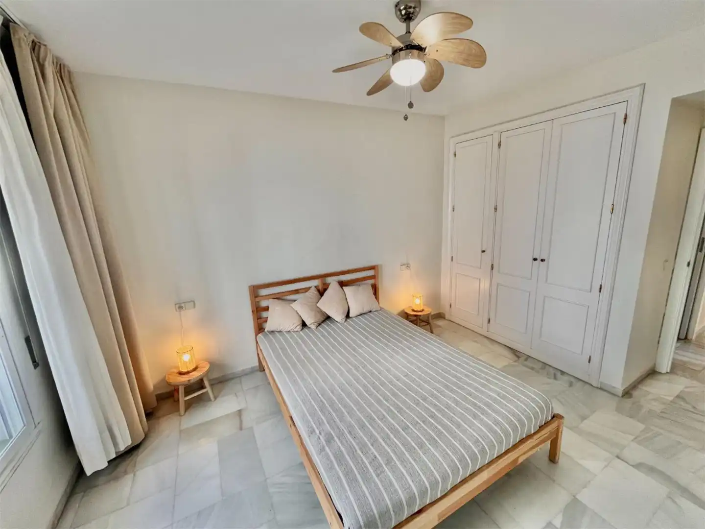 Piso en venta en Camino de los Manchones, 4, Nagüeles Alto Habitación de Piso en venta en Marbella con Aire acondicionado, Calefacción y Jardín privado