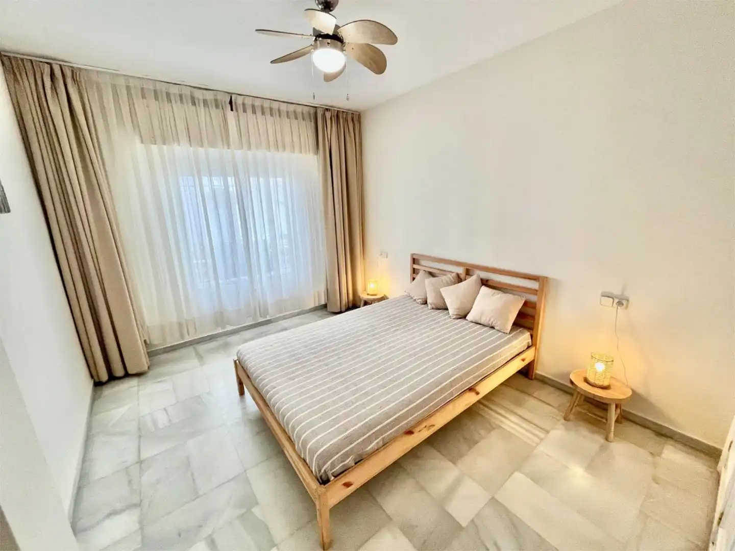 Piso en venta en Camino de los Manchones, 4, Nagüeles Alto Habitación de Piso en venta en Marbella con Aire acondicionado, Calefacción y Jardín privado