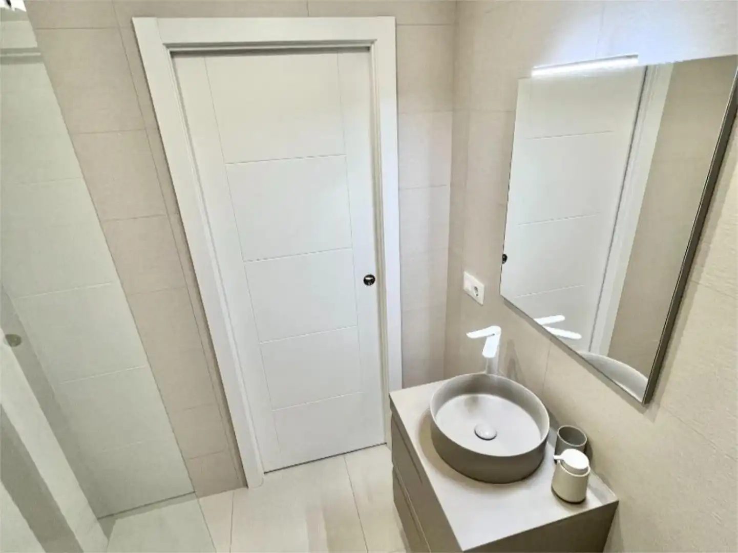 Piso en venta en Camino de los Manchones, 4, Nagüeles Alto Baño de Piso en venta en Marbella con Aire acondicionado, Calefacción y Jardín privado