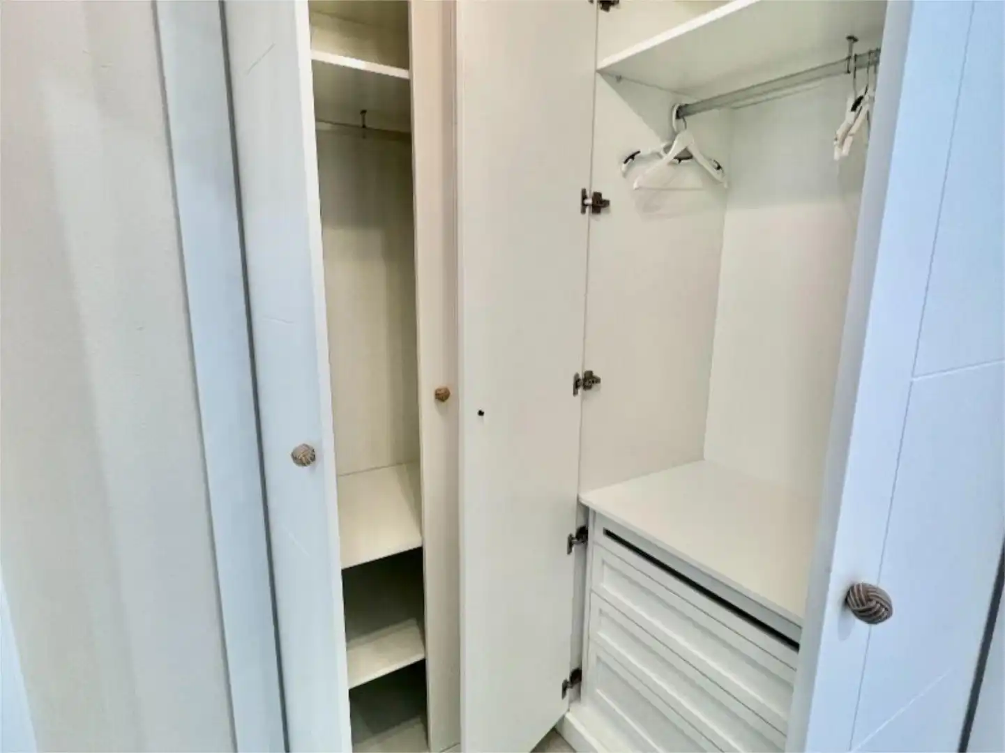 Piso en venta en Camino de los Manchones, 4, Nagüeles Alto Habitación de Piso en venta en Marbella con Aire acondicionado, Calefacción y Jardín privado