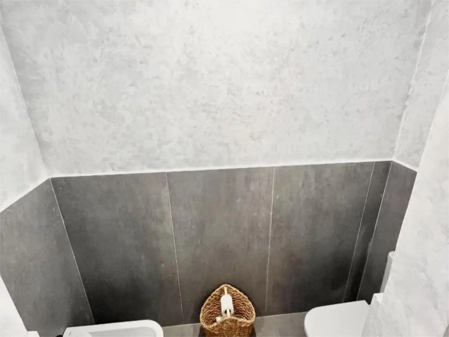 Piso en venta en Camino de los Manchones, 4, Nagüeles Alto Baño de Piso en venta en Marbella con Aire acondicionado, Calefacción y Jardín privado