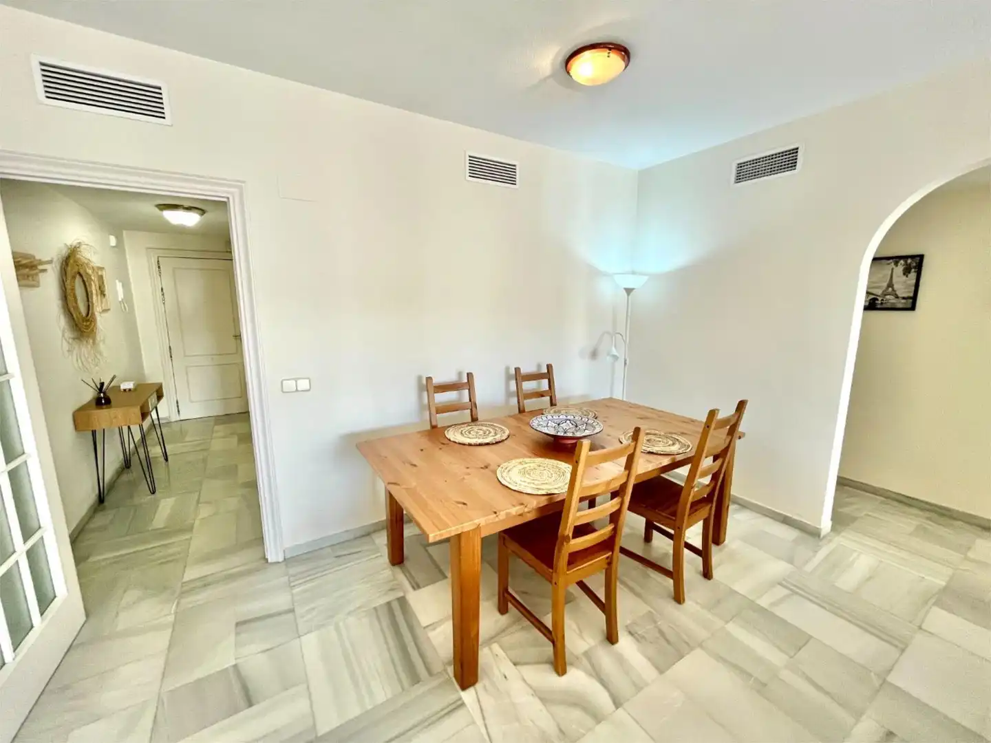 Piso en venta en Camino de los Manchones, 4, Nagüeles Alto Comedor de Piso en venta en Marbella con Aire acondicionado, Calefacción y Jardín privado