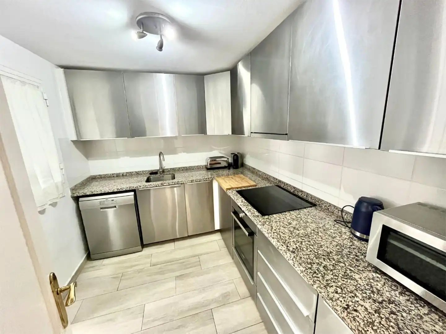 Piso en venta en Camino de los Manchones, 4, Nagüeles Alto Cocina de Piso en venta en Marbella con Aire acondicionado, Calefacción y Jardín privado