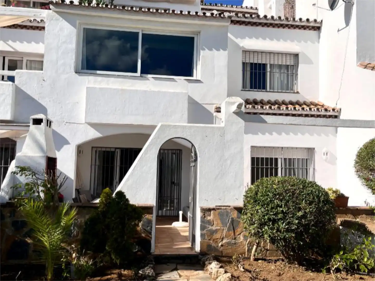 Piso en venta en Camino de los Manchones, 4, Nagüeles Alto Vista exterior de Piso en venta en Marbella con Aire acondicionado, Calefacción y Jardín privado