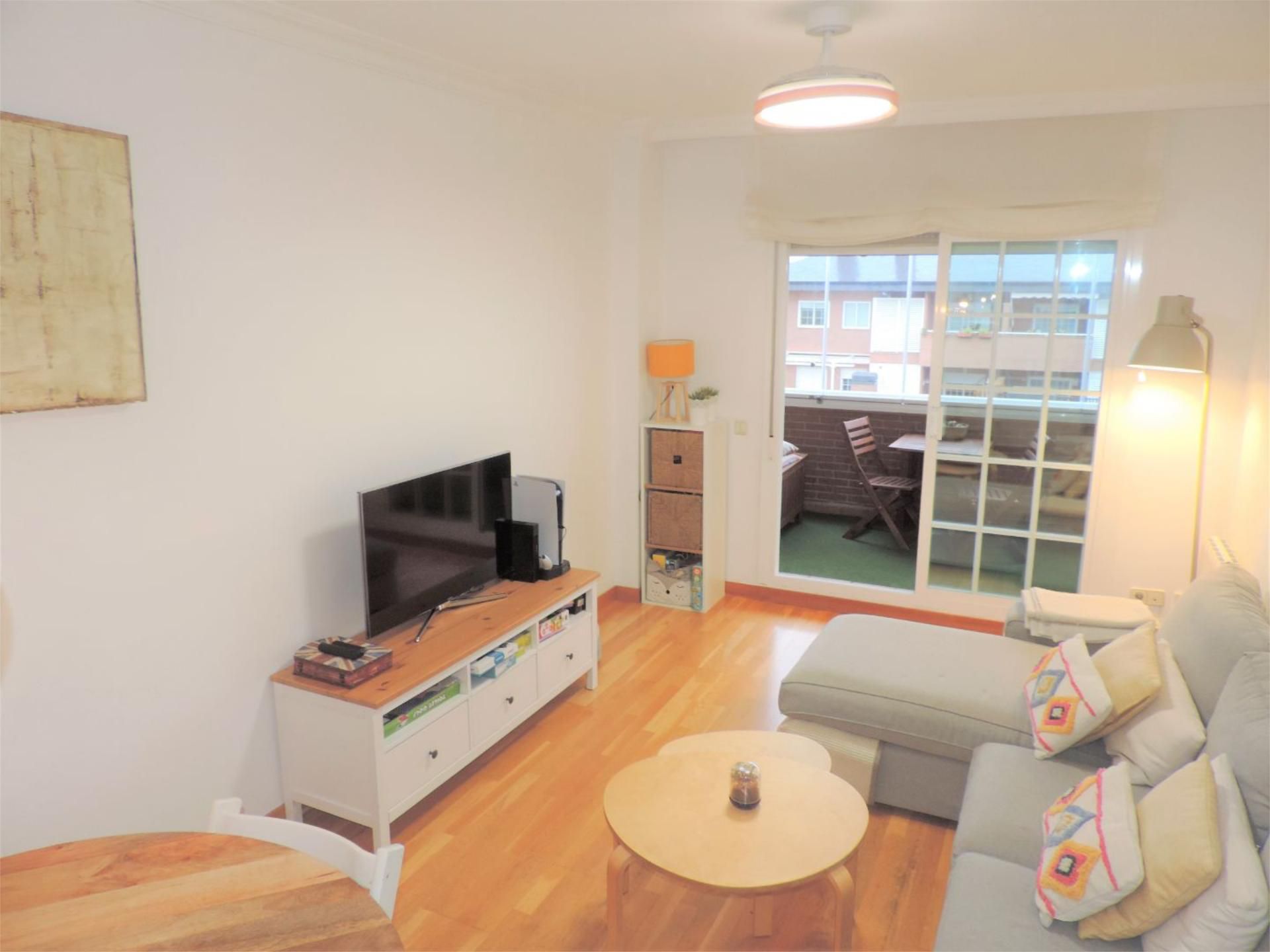 Flat to rent in Calle Kálamos, 30, El Cantizal Living room of Flat to rent in Las Rozas de Madrid with Air Conditioner, Heating and Parquet flooring