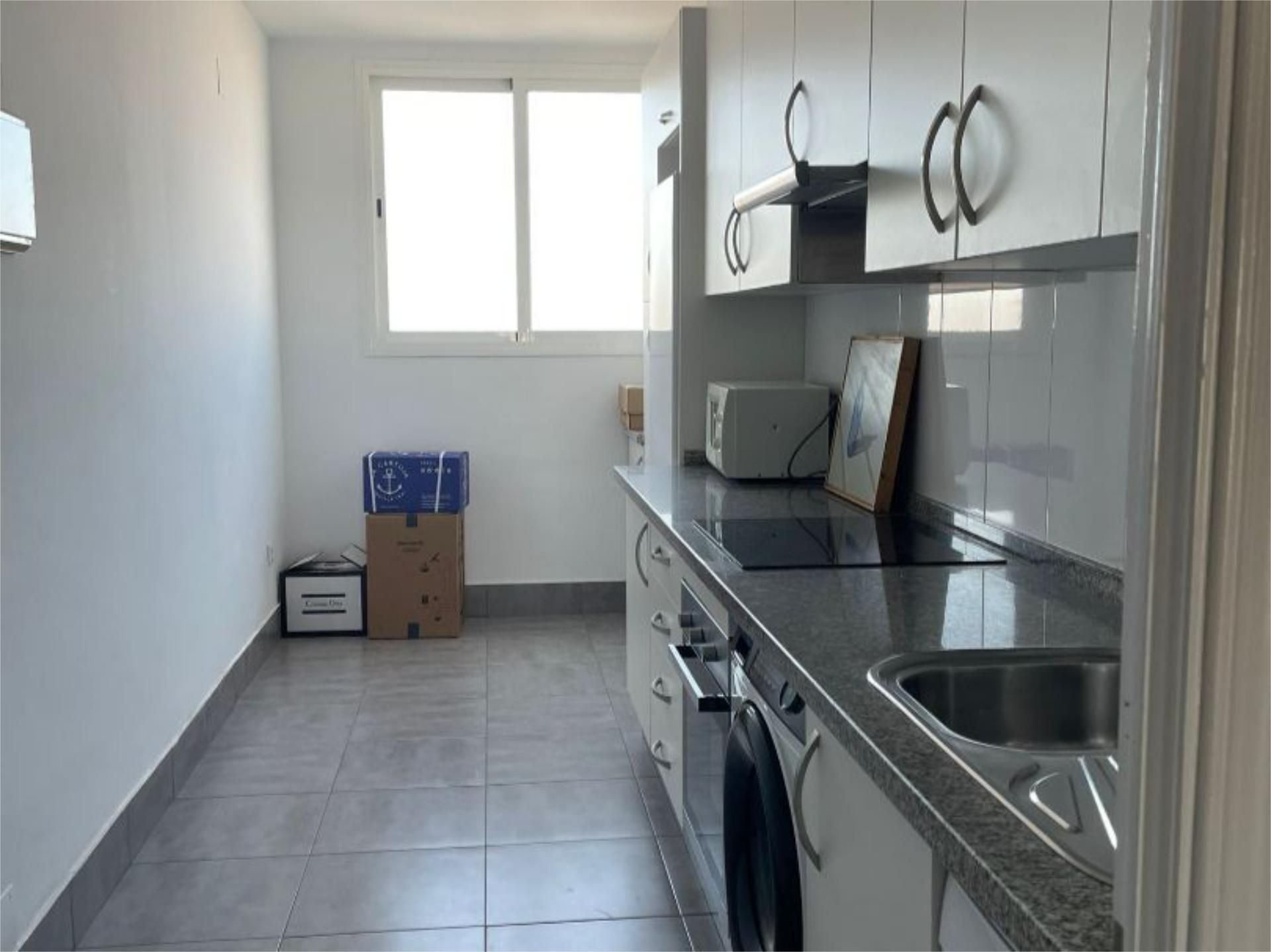 Pis en venda a Calle Costa de la Luz, 7, La Buhaira Cuina de Pis en venda en Sevilla Capital amb Aire condicionat, Parquet i Terrassa