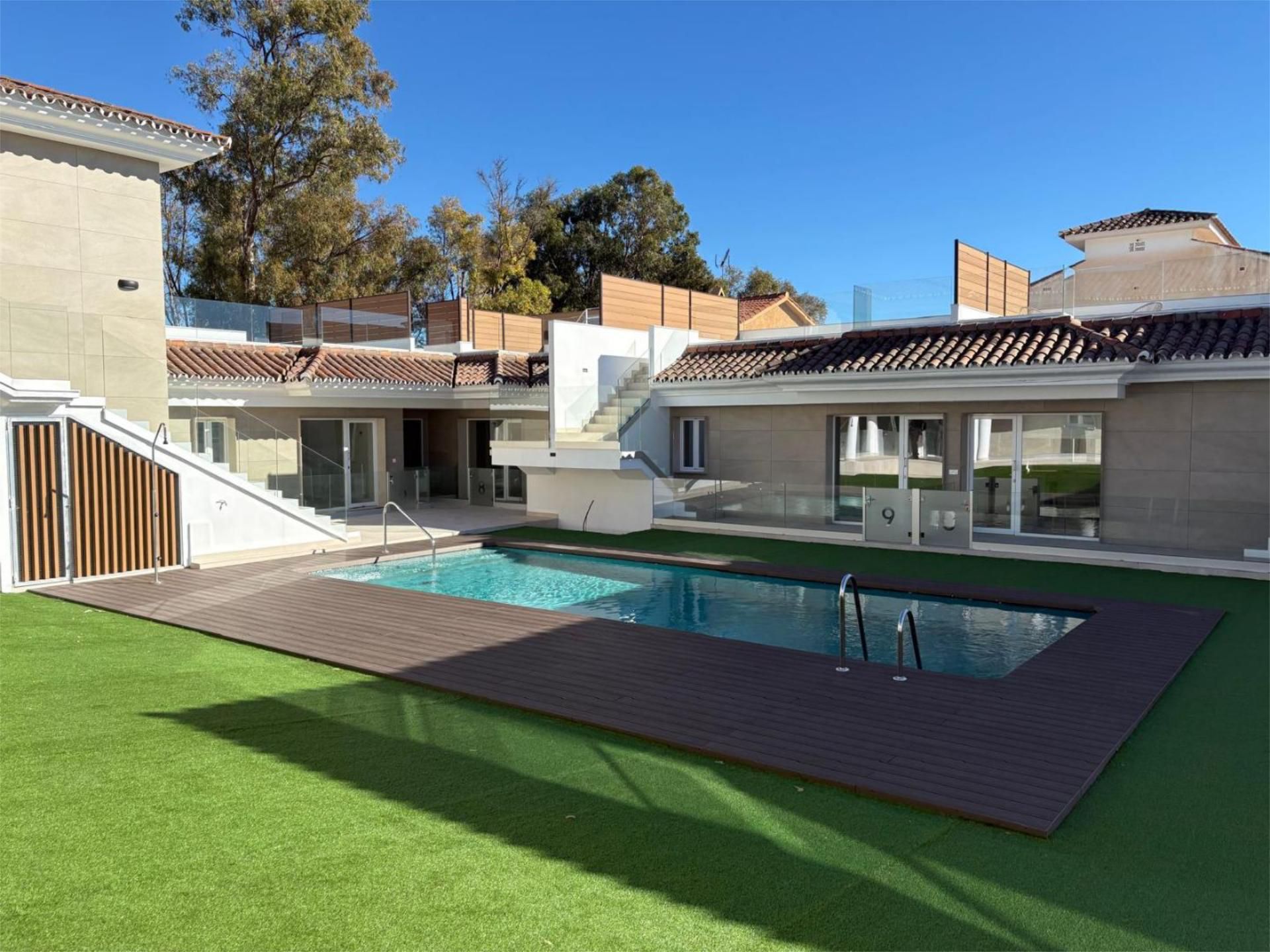 Swimming pool of Flat for sale in Torremolinos  with Air Conditioner, Heating and Parquet flooring