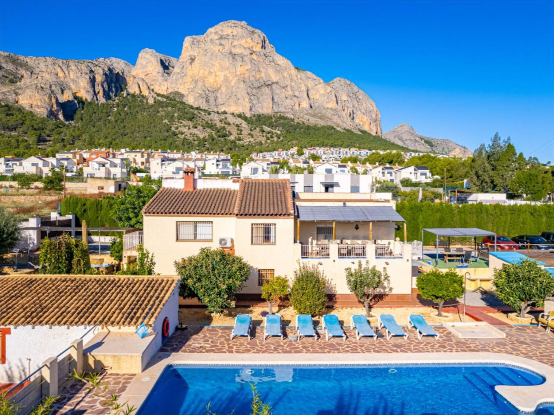 Vista exterior de Piso en venta en Polop con Aire acondicionado, Terraza y Piscina