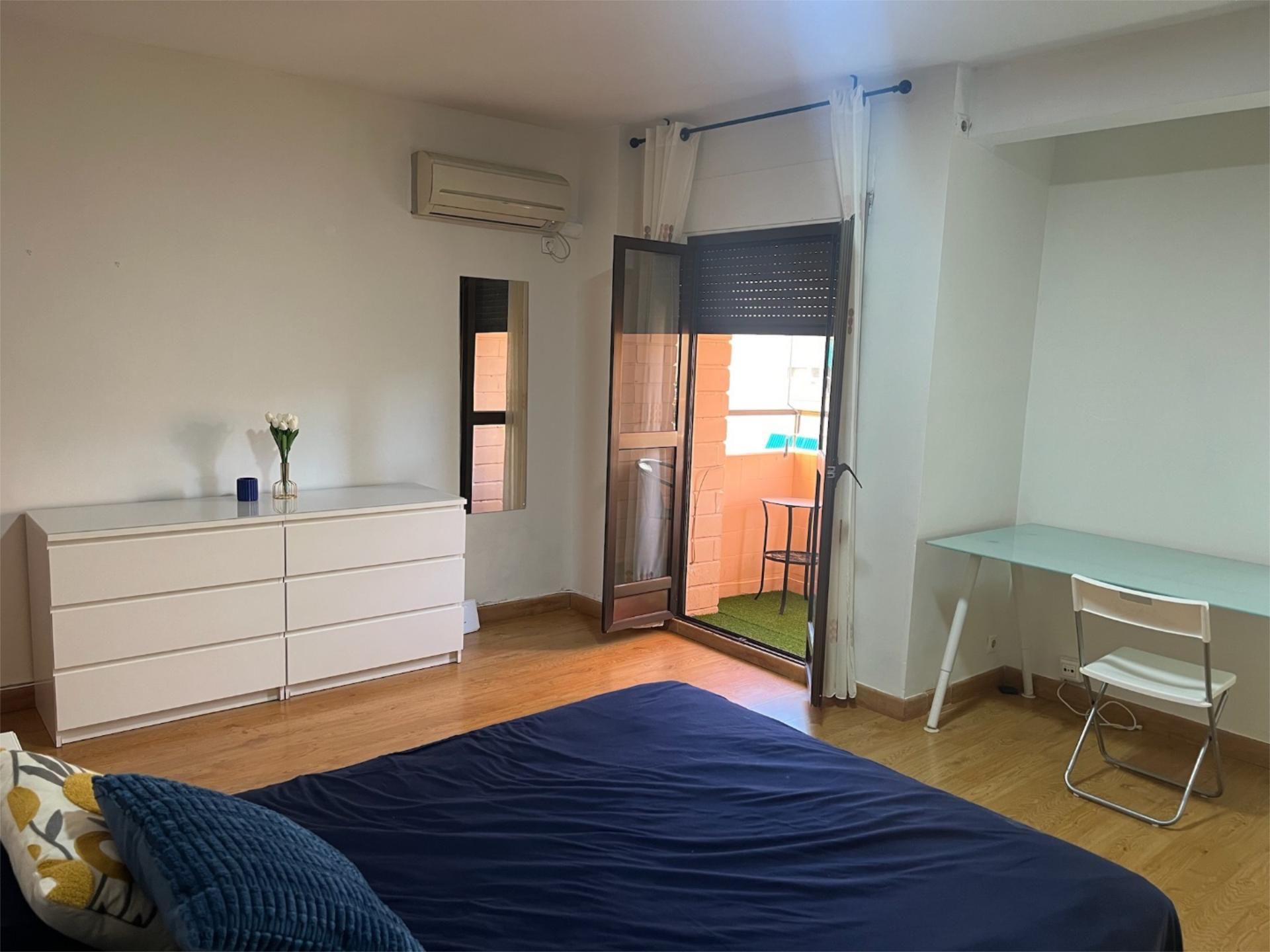 Pis de lloguer a Avenida de la Viñuela, 18, Viñuela - Rescatado Dormitori de Pis de lloguer en Córdoba Capital amb Aire condicionat i Balcó