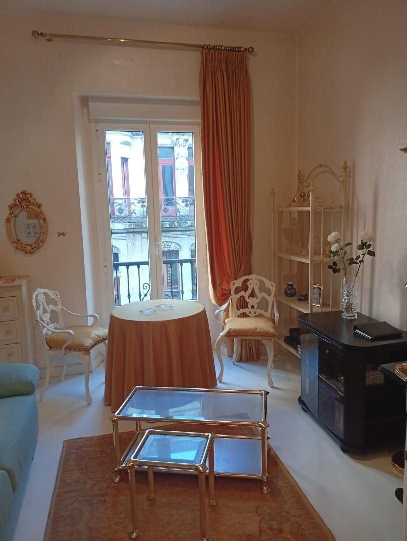 Pis en venda a Calle Cabrales, 90, Barrio del Centro Dormitori de Pis en venda en Gijón amb Balcó