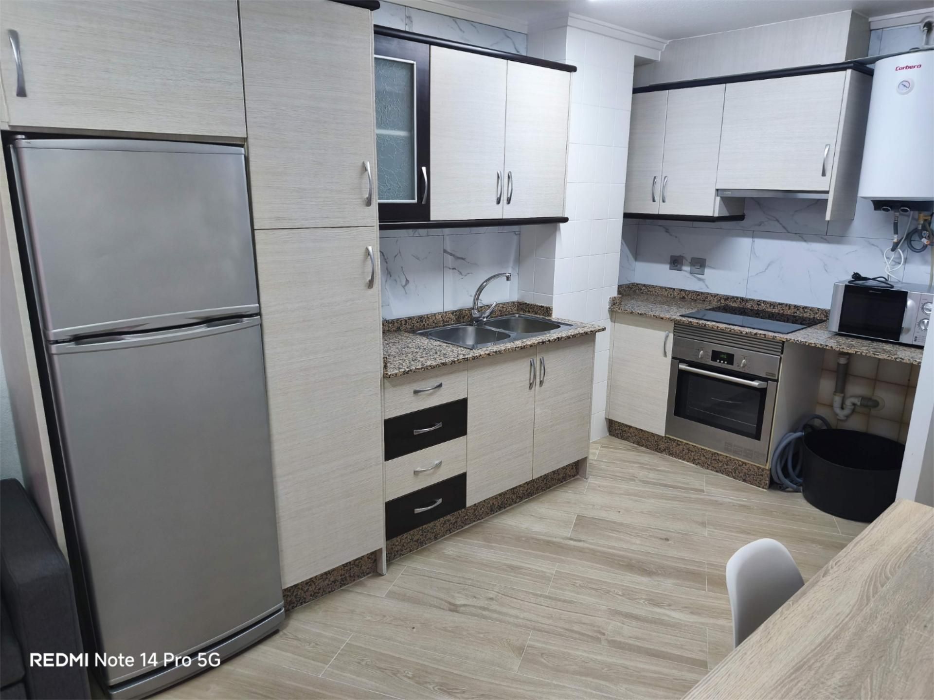 Cuina de Pis de lloguer en Crevillent amb Parquet, Moblat i Forn