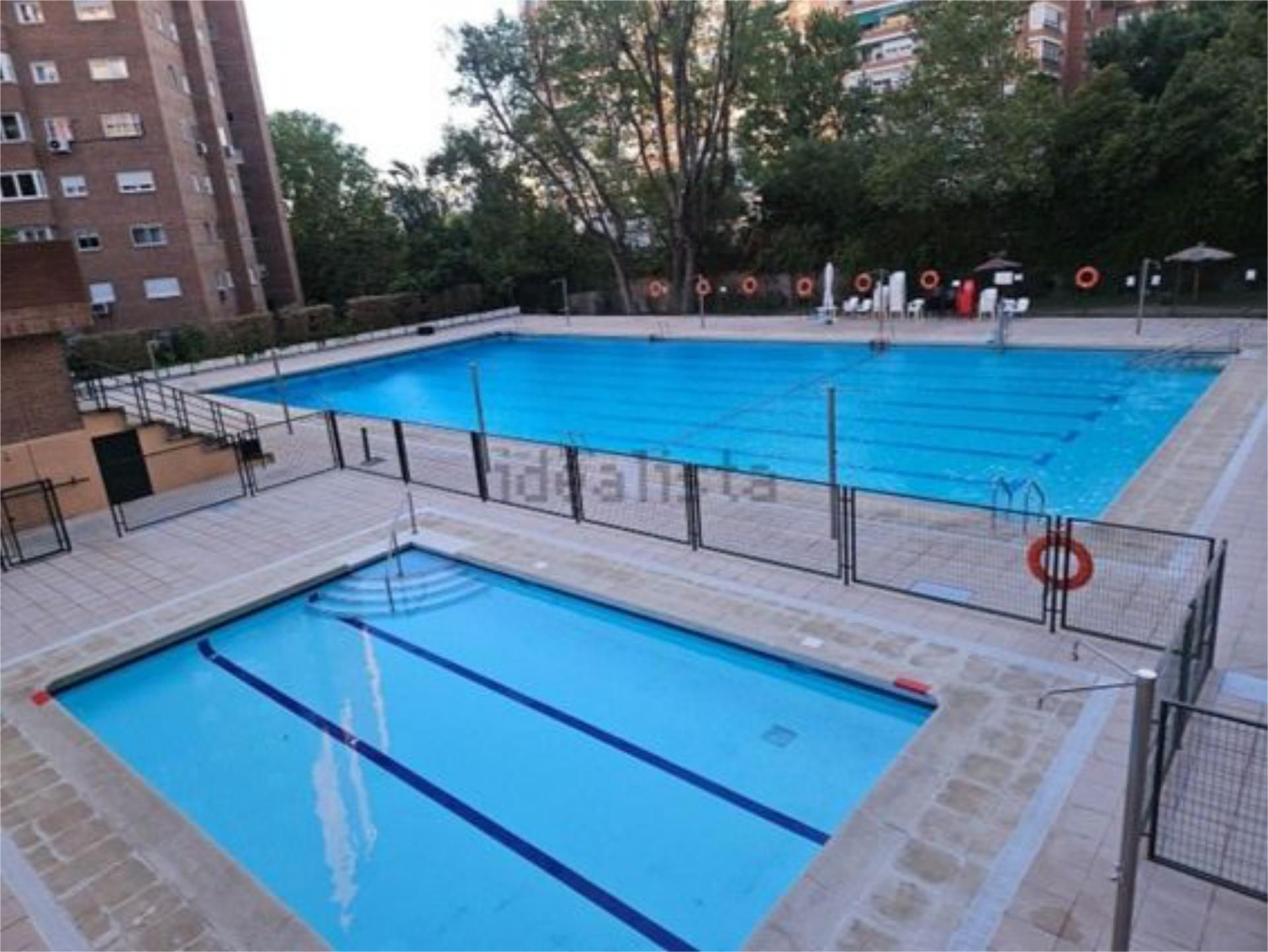 Swimming pool of Flat for sale in  Madrid Capital  with Heating, Parquet flooring and Terrace