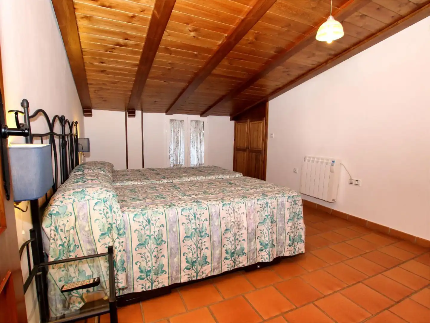 Dormitori de Pis de lloguer en Cortes de la Frontera amb Aire condicionat, Calefacció i Terrassa