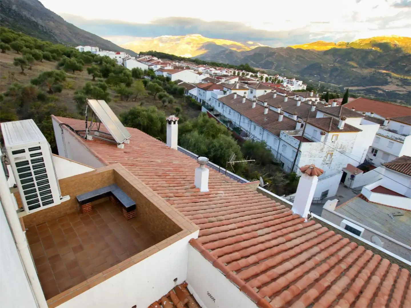 Vista exterior de Pis de lloguer en Cortes de la Frontera amb Aire condicionat, Calefacció i Terrassa