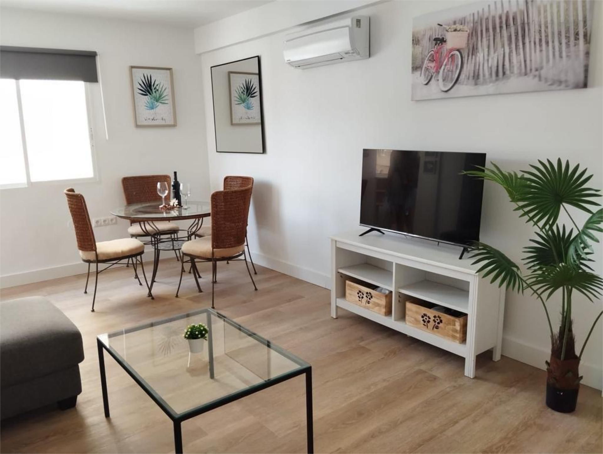 Sala d'estar de Pis de lloguer en Vélez-Málaga amb Aire condicionat