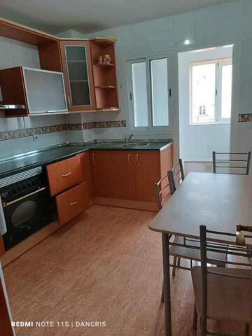 Apartament en venda a El Parador de las Hortichuelas Cuina de Apartament en venda en Roquetas de Mar amb Terrassa