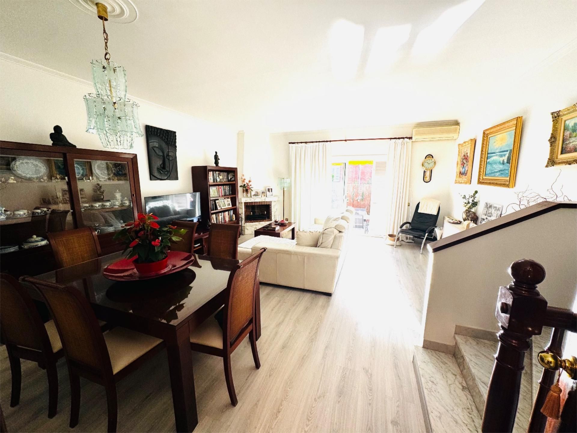 Sala d'estar de Casa o xalet en venda en El Masnou amb Aire condicionat, Terrassa i Balcó