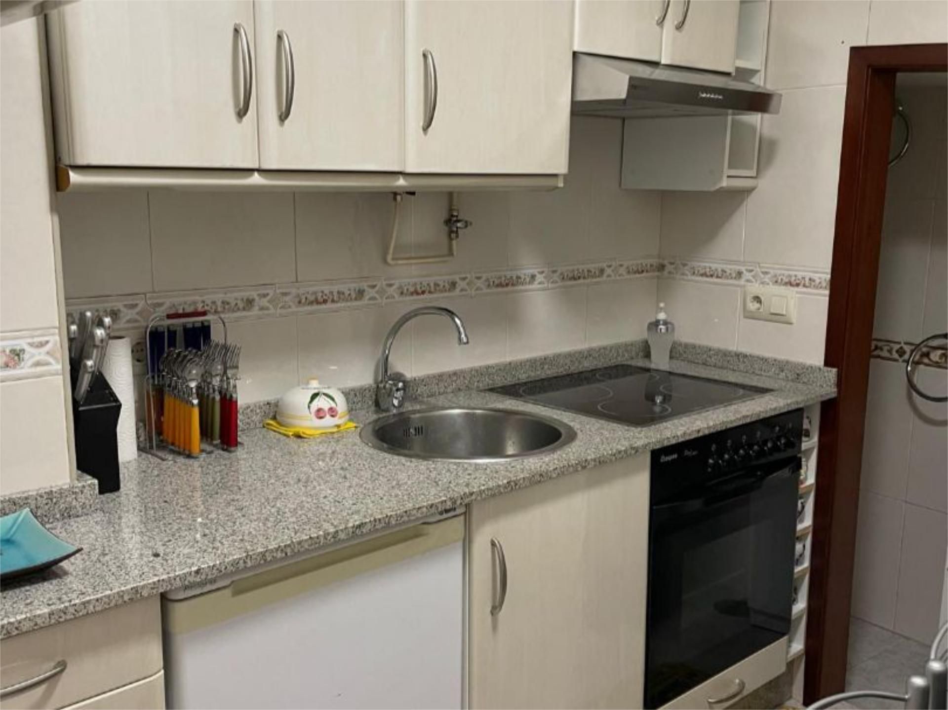 Cuina de Estudi de lloguer en Santiago de Compostela  amb Moblat