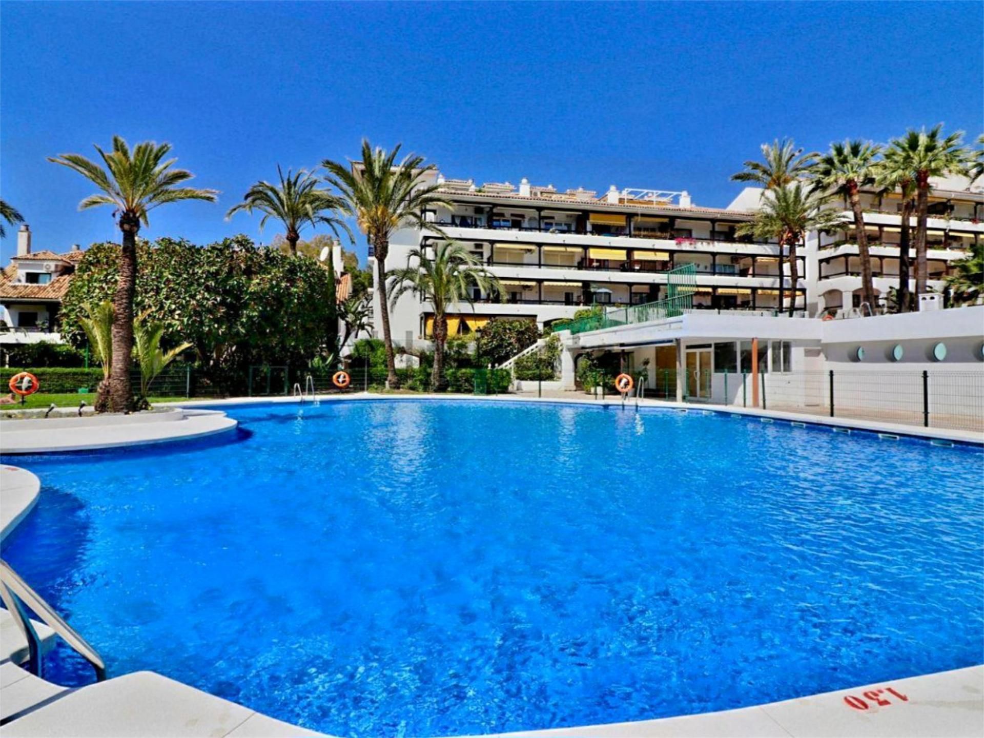 Swimming pool of Flat for sale in Marbella  with Air Conditioner, Terrace and Swimming Pool