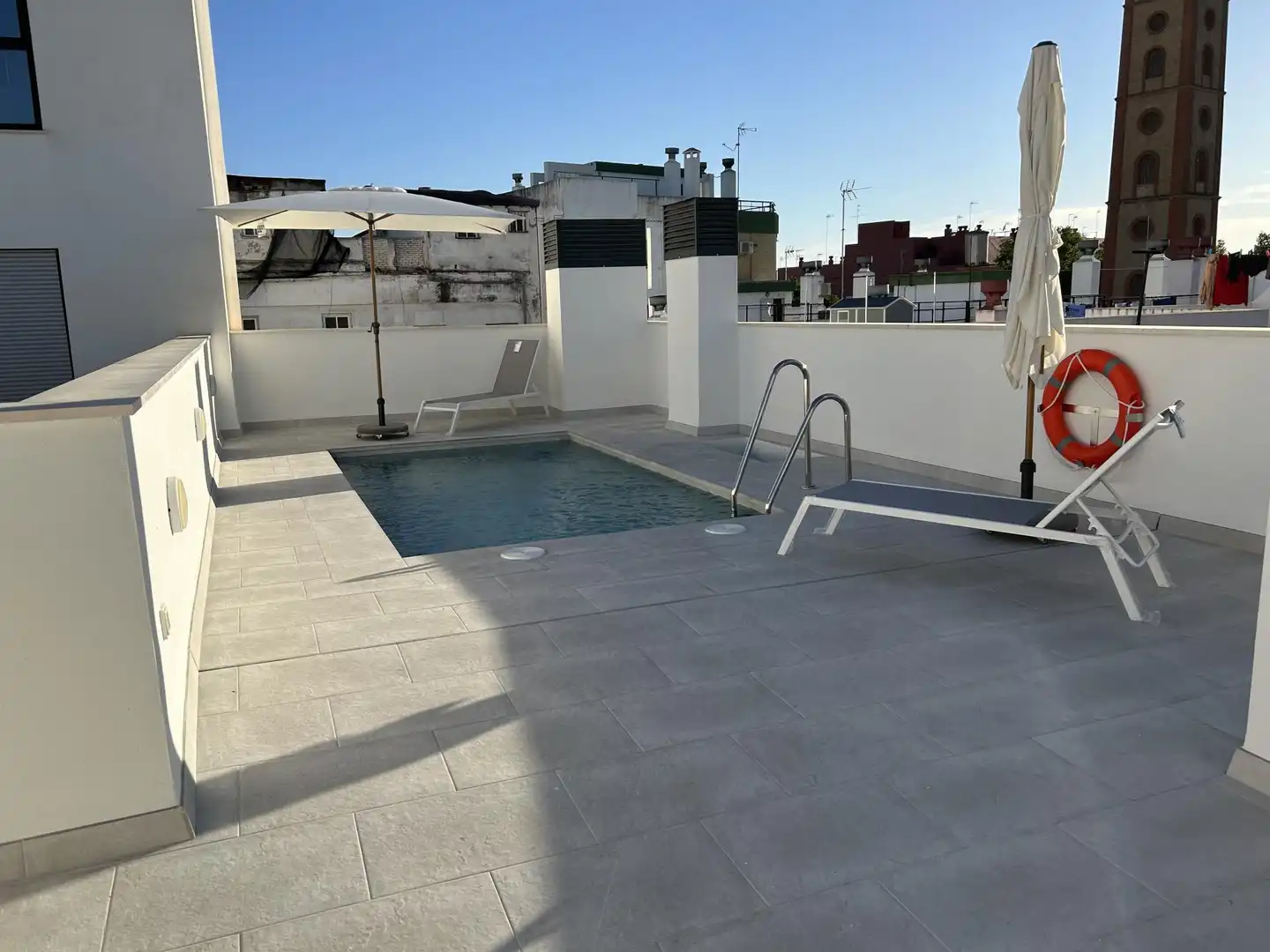 Pis en venda a Calle Resolana, 2, Doctor Barraquer - G. Renfe - Policlínico Piscina de Pis en venda en Sevilla Capital amb Aire condicionat, Terrassa i Piscina