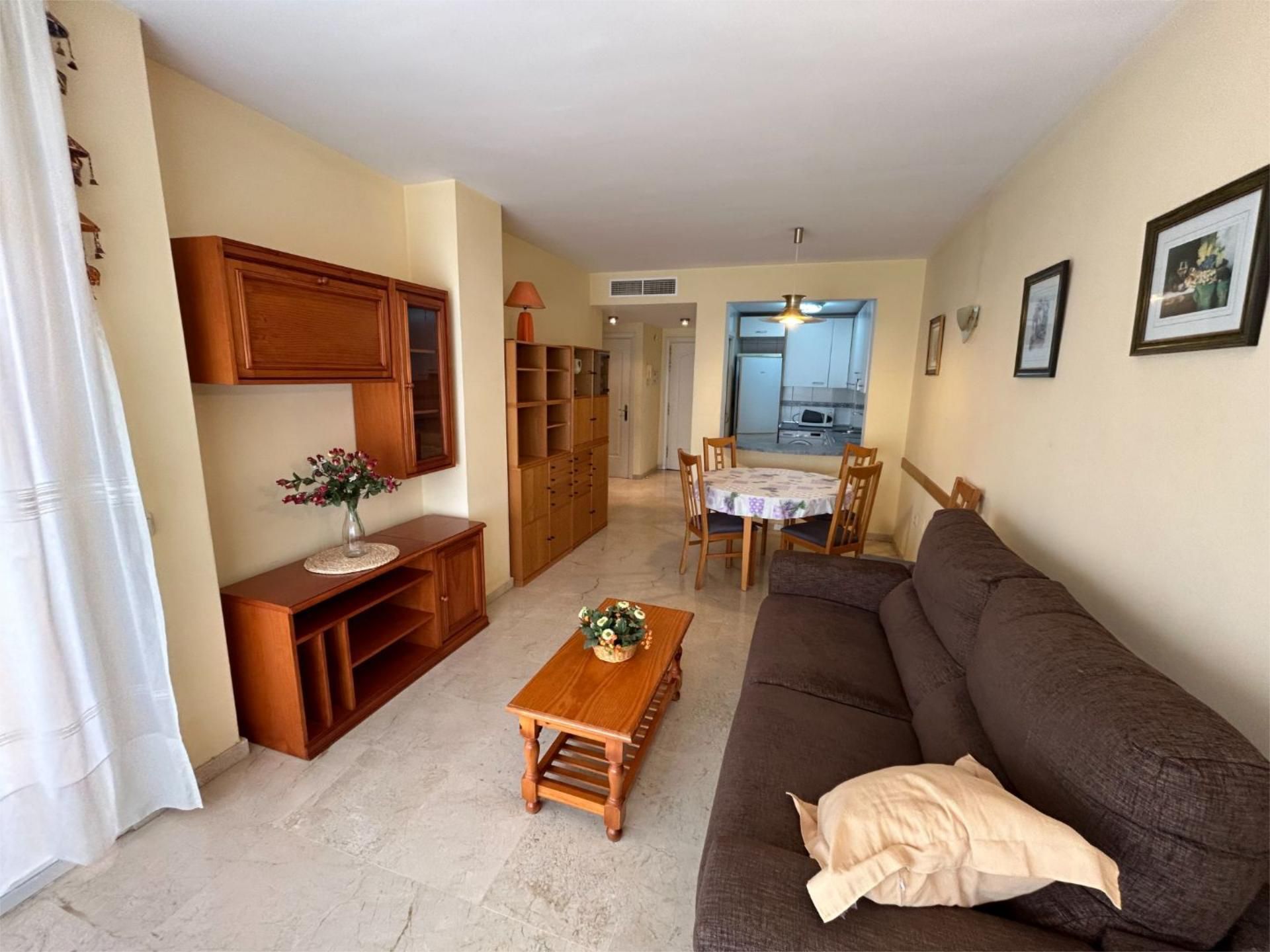 Sala d'estar de Apartament de lloguer en Torremolinos amb Aire condicionat i Terrassa